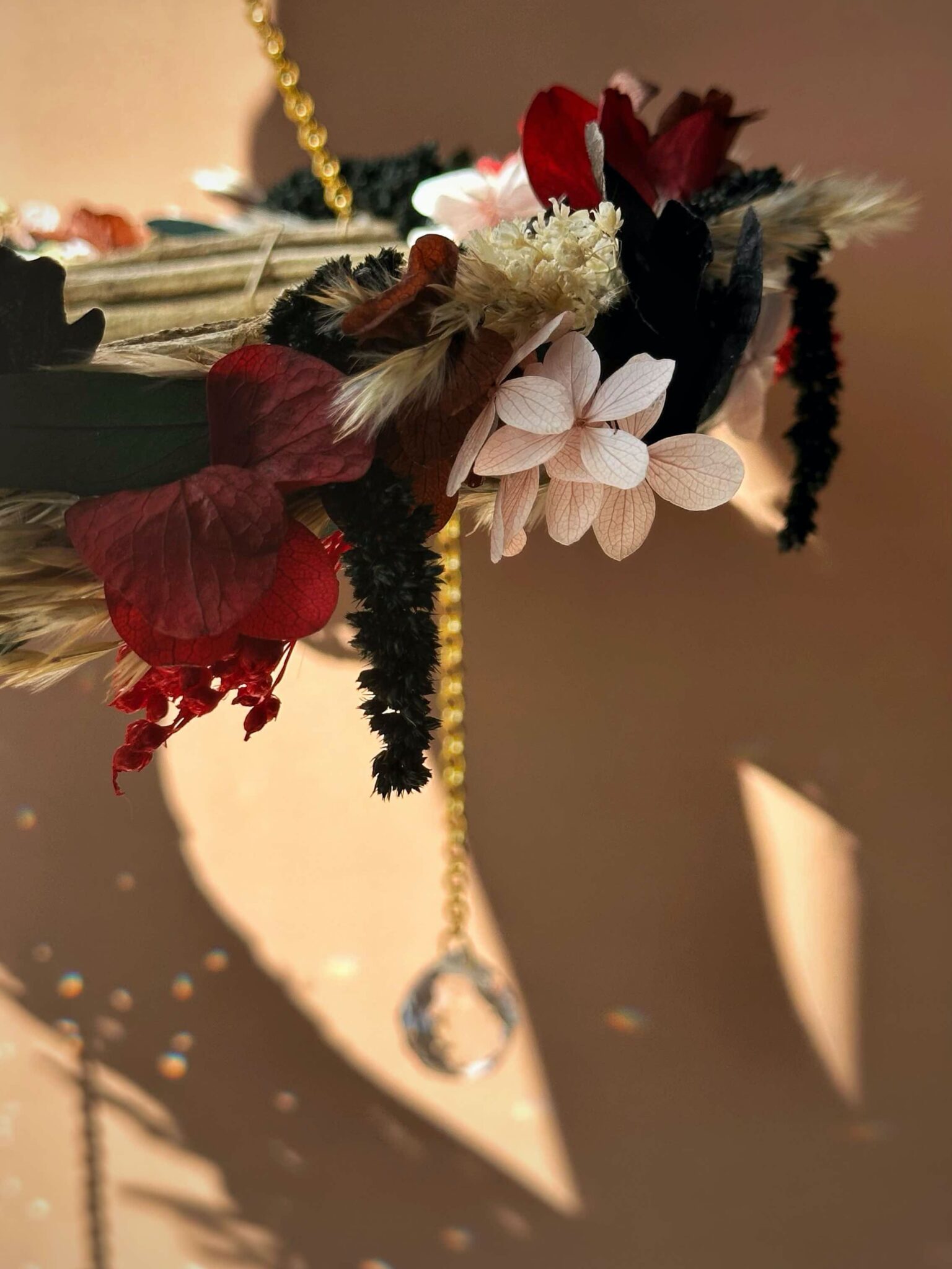 Lueur Céleste - Mobile suspendu en fleurs séchées et stabilisées