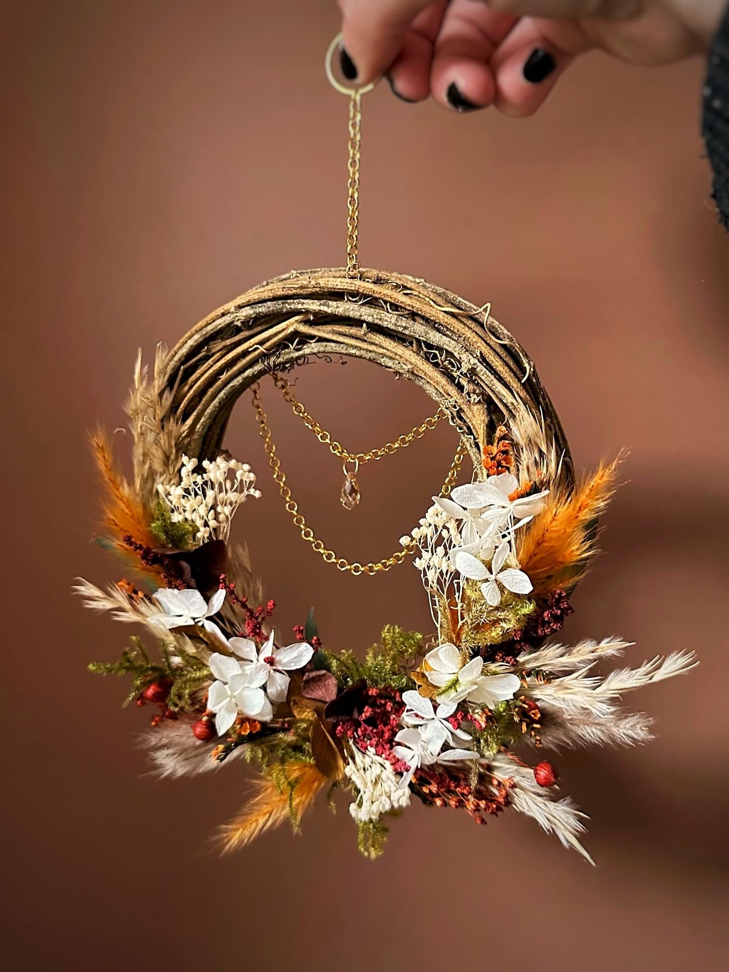 Éveil sauvage - Couronne de vigne en fleurs séchées et stabilisées