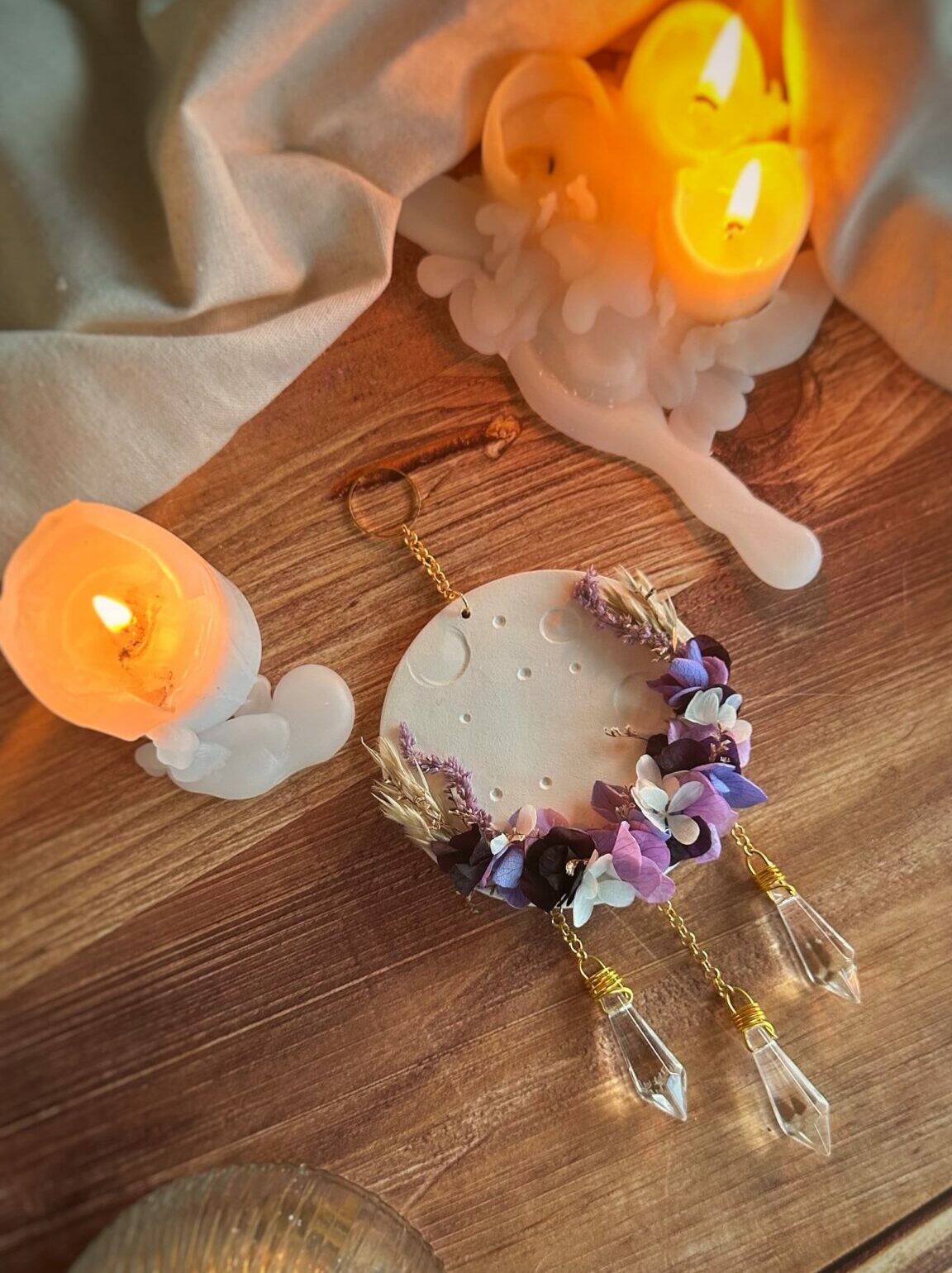 Clair de Lune - Suspension pleine lune - Thème INTUITION - Argile et fleurs séchées