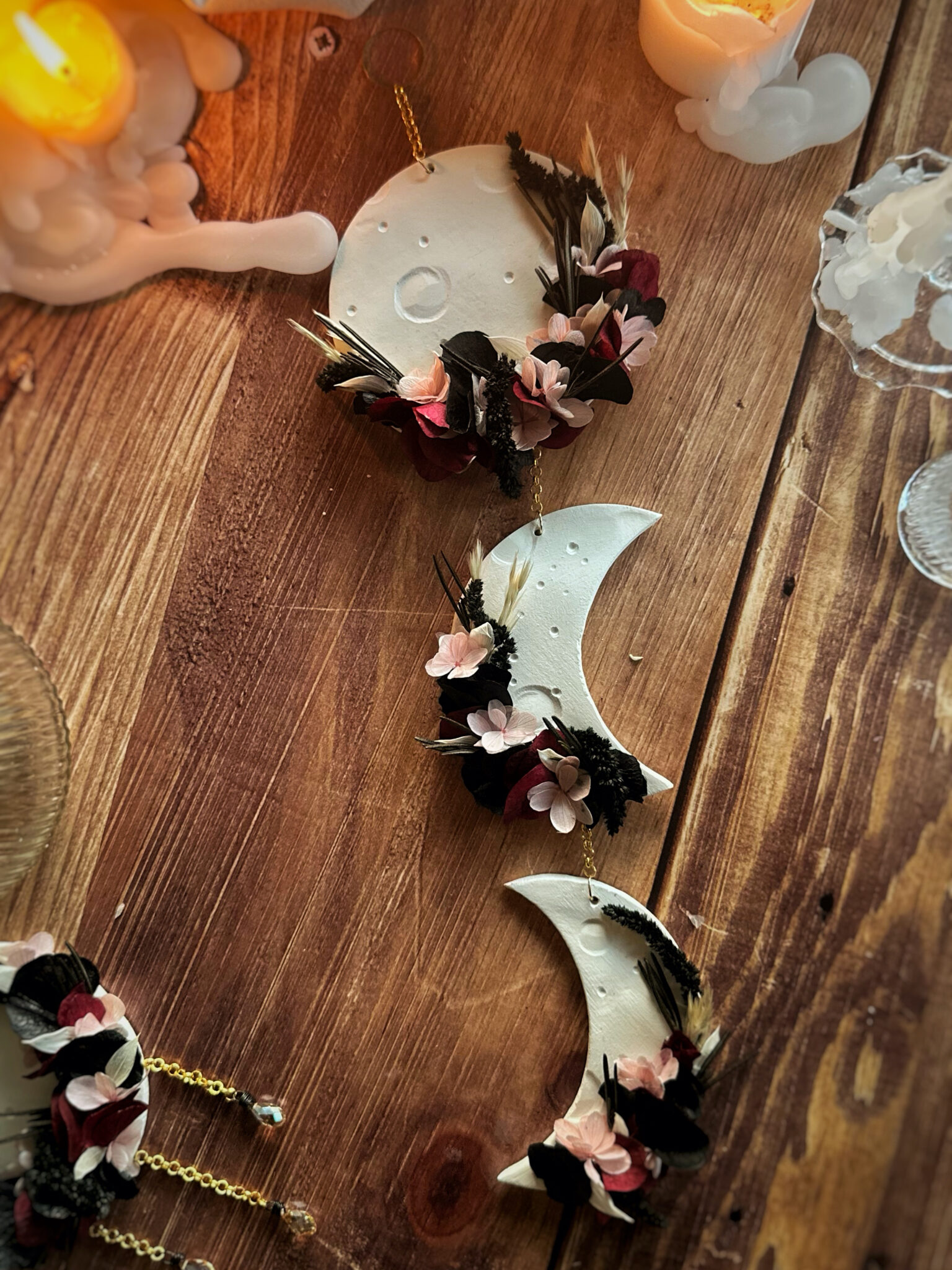 Féminin sacré - Suspension cycle de lune - Thème INTROSPECTION- Argile et fleurs