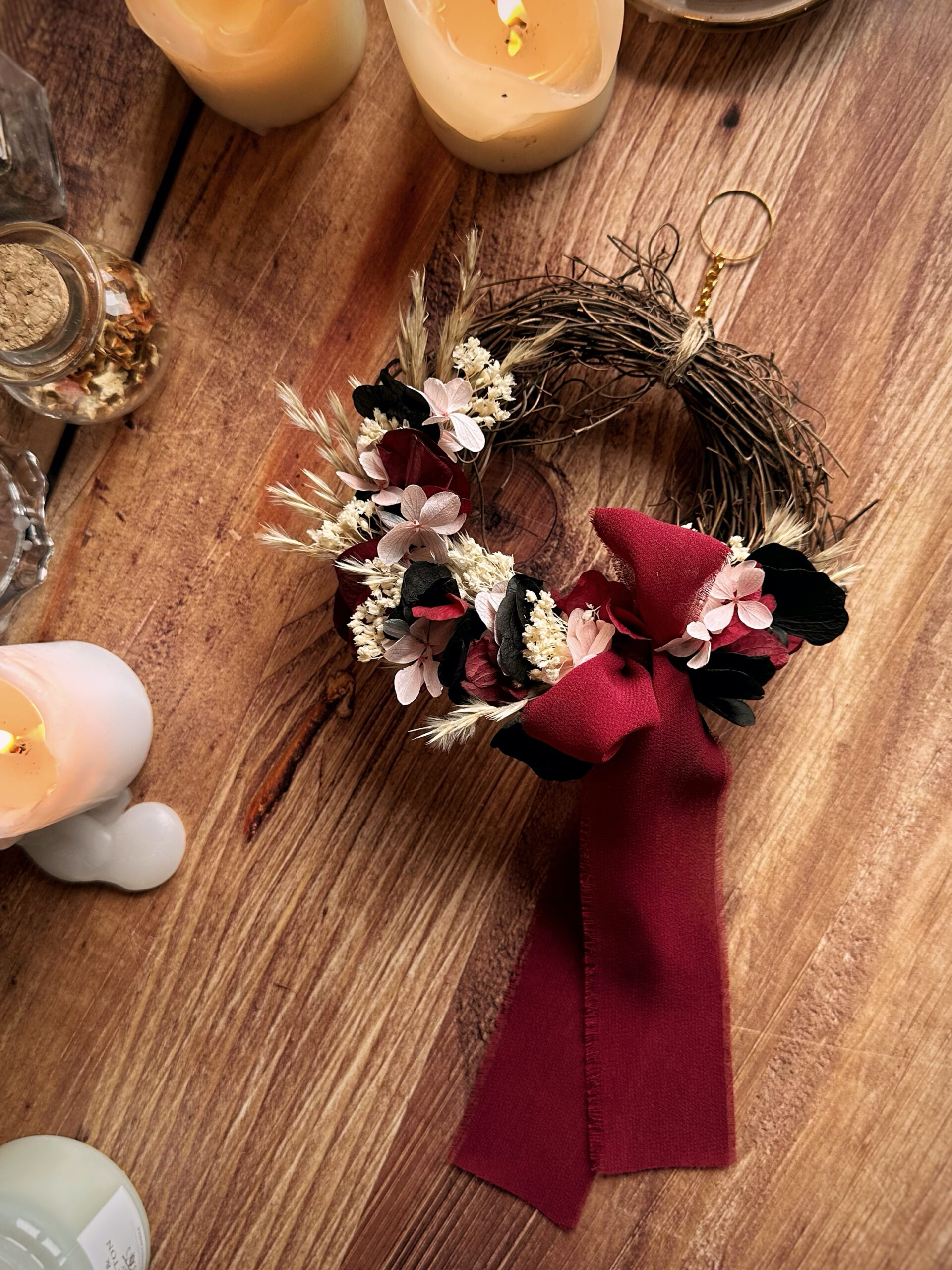 Battement - Mini couronne en fleurs séchées et stabilisées et muehlenbeckia