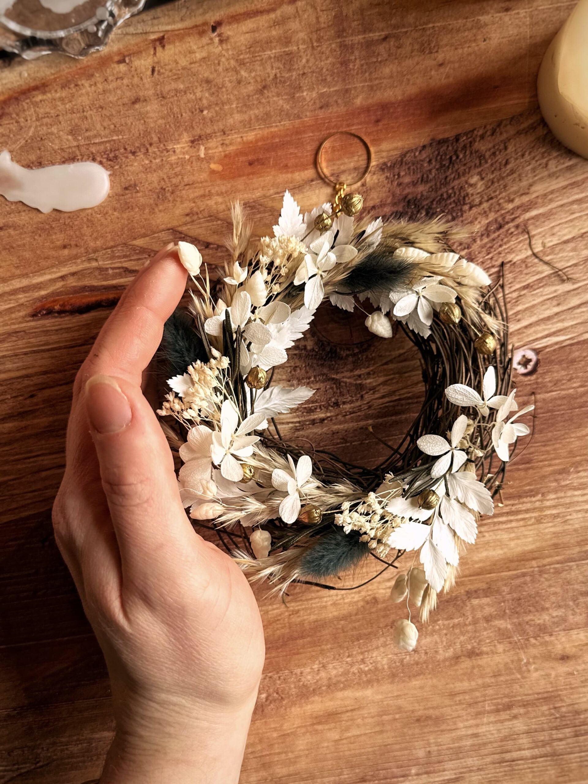 Silence - Mini couronne en fleurs séchées et stabilisées et muehlenbeckia