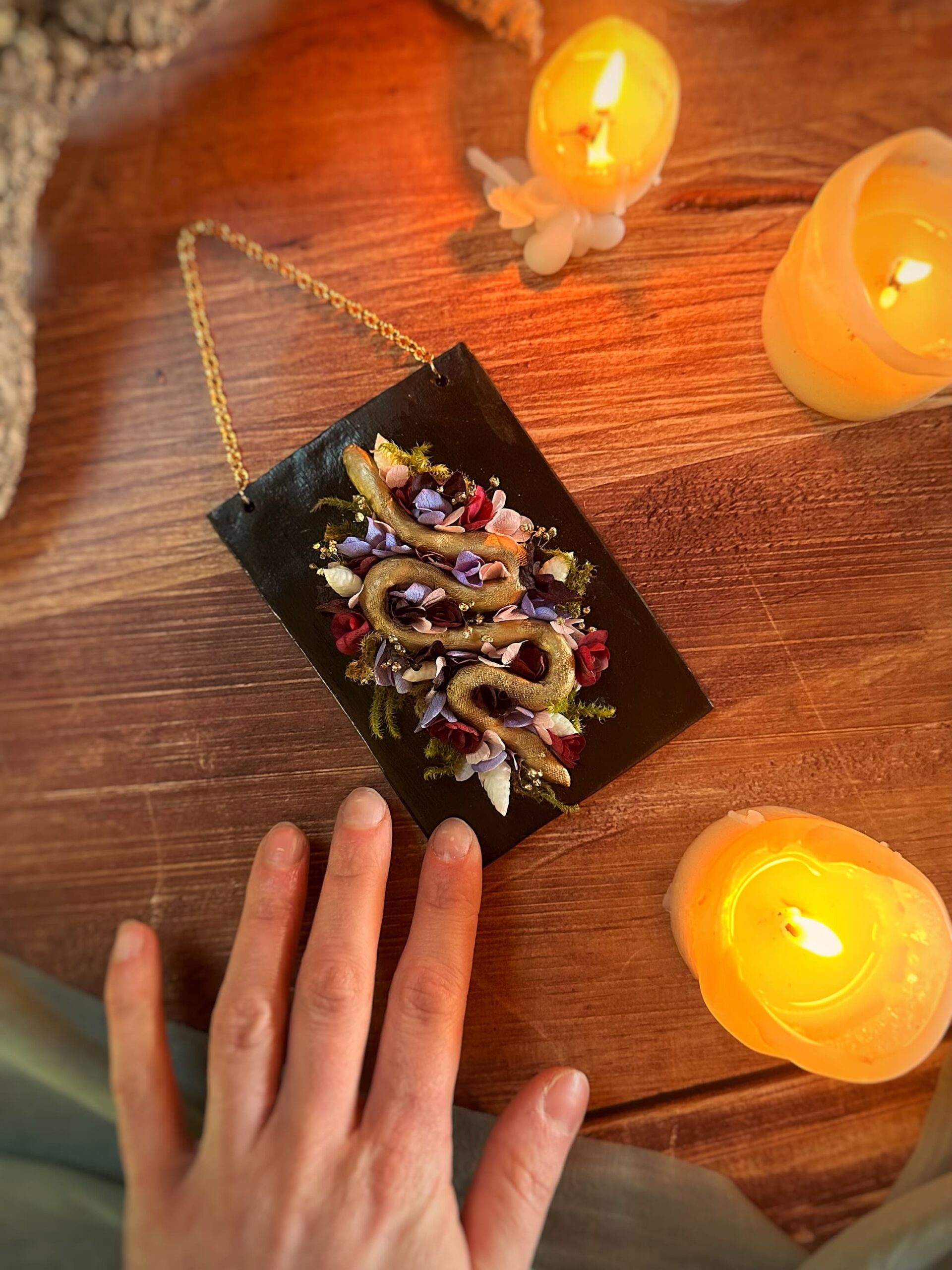 Vibration - Suspension en argile et fleurs séchées et stabilisées