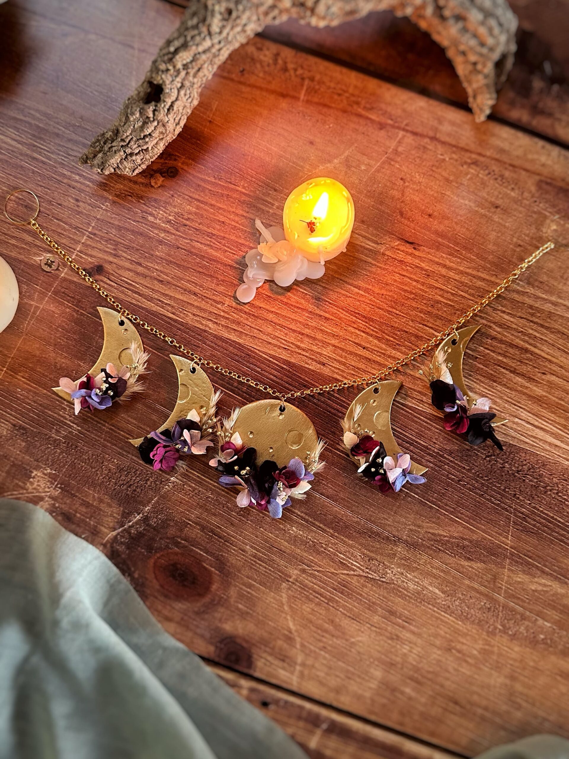 Miroir - Suspension cycle lunaire en argile et fleurs séchées et stabilisées - Pièce unique