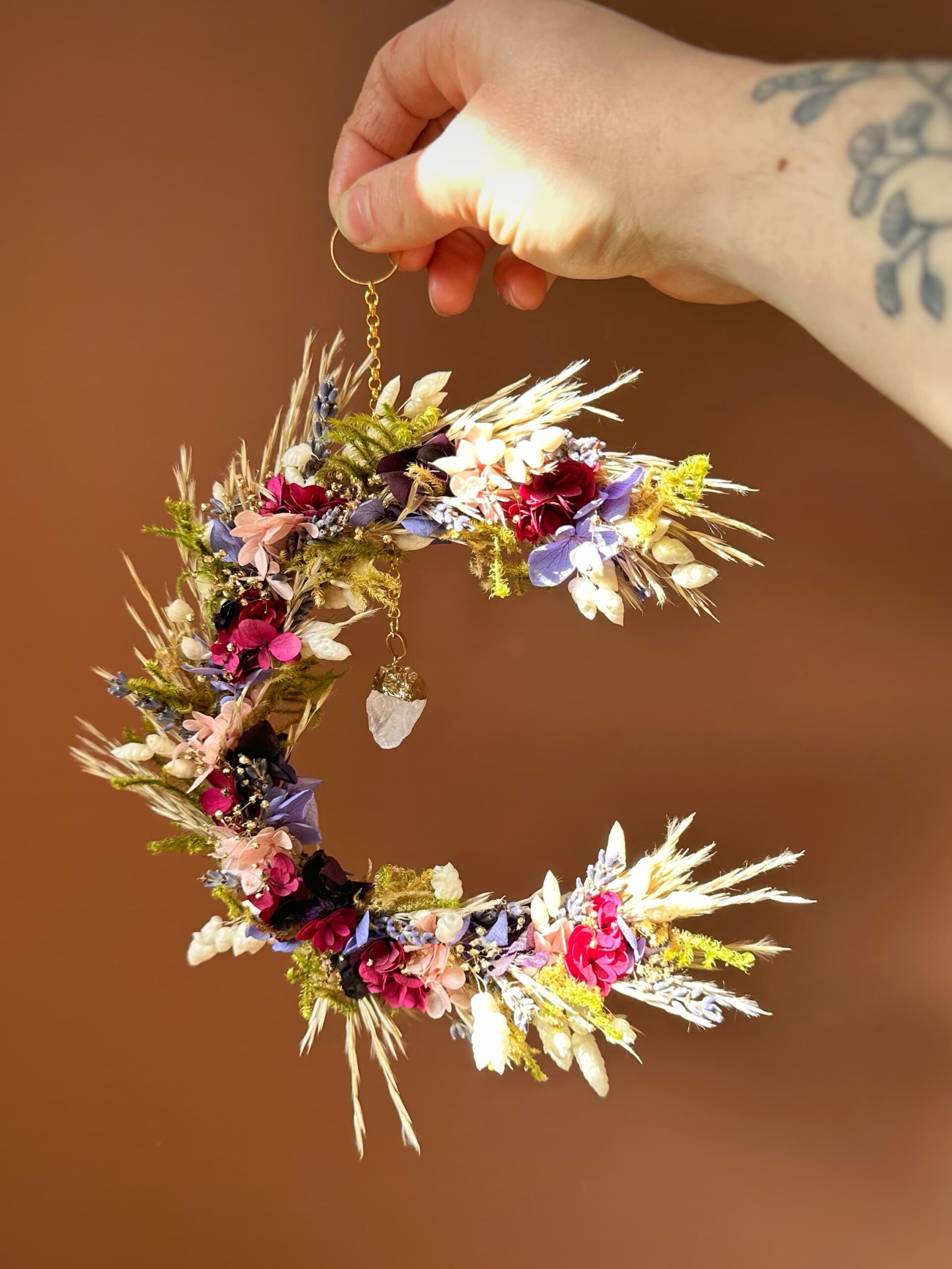 Accalmie - Couronne lune en fleurs séchées et stabilisées