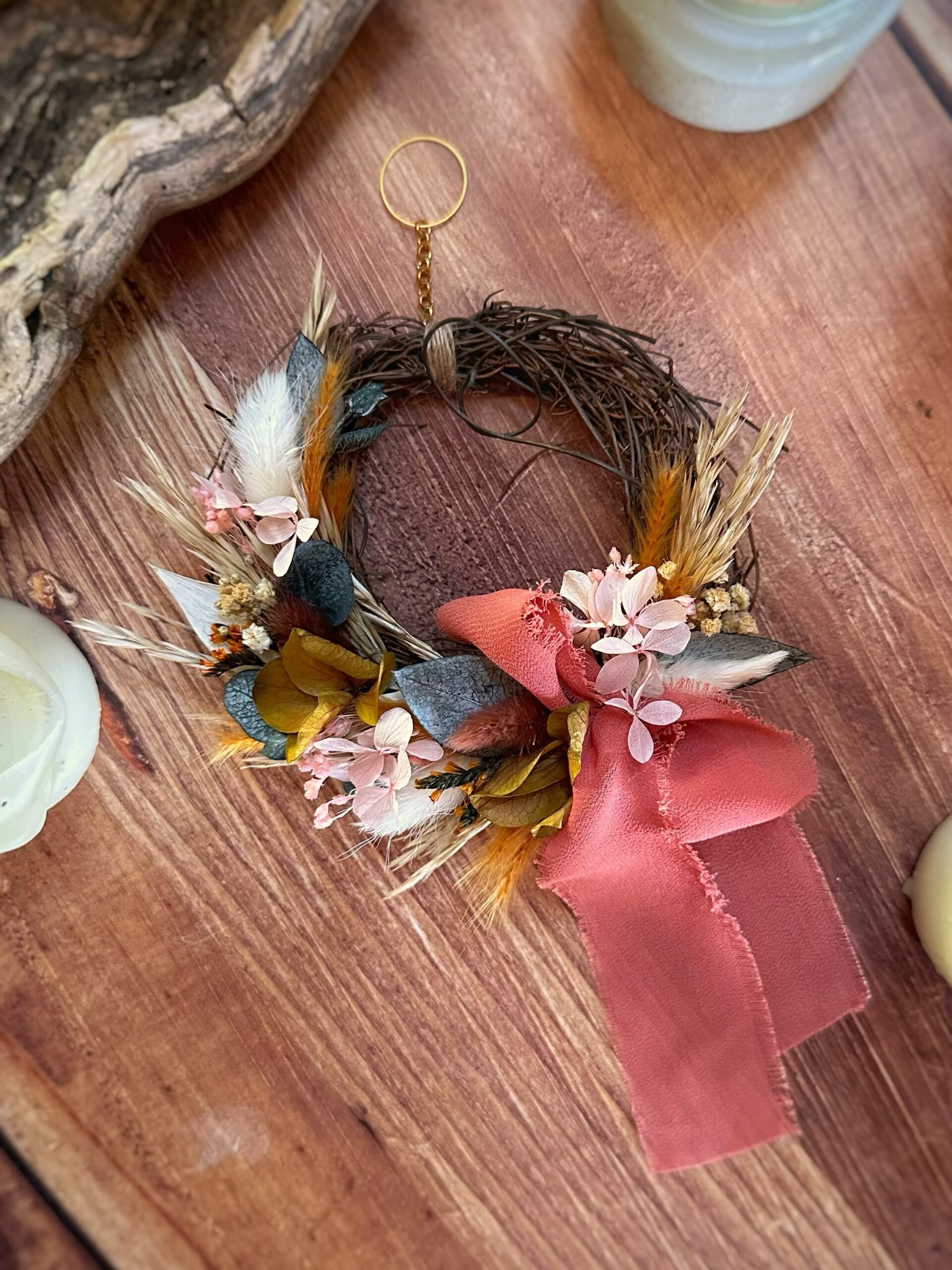 La Rêveuse - Couronne en muehlenbeckia, fleurs séchées et stabilisés